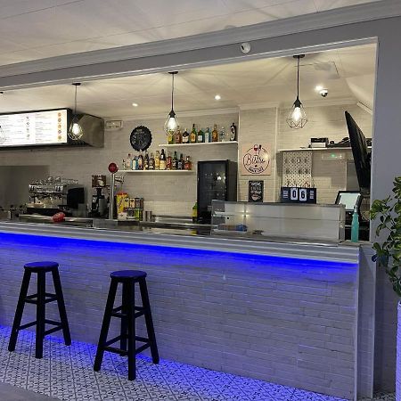 Hostal Restaurante Avenida De Madrid Terrassa Eksteriør bilde