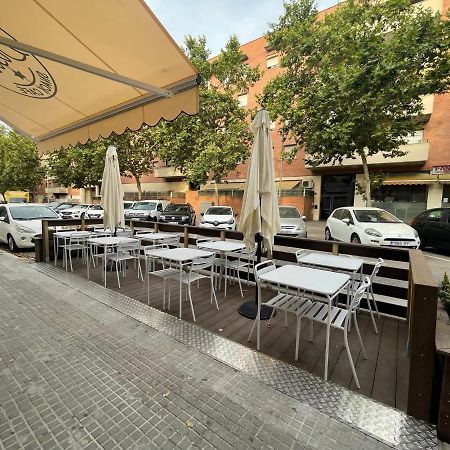 Hostal Restaurante Avenida De Madrid Terrassa Eksteriør bilde