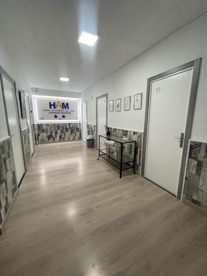 Hostal Restaurante Avenida De Madrid Terrassa Eksteriør bilde