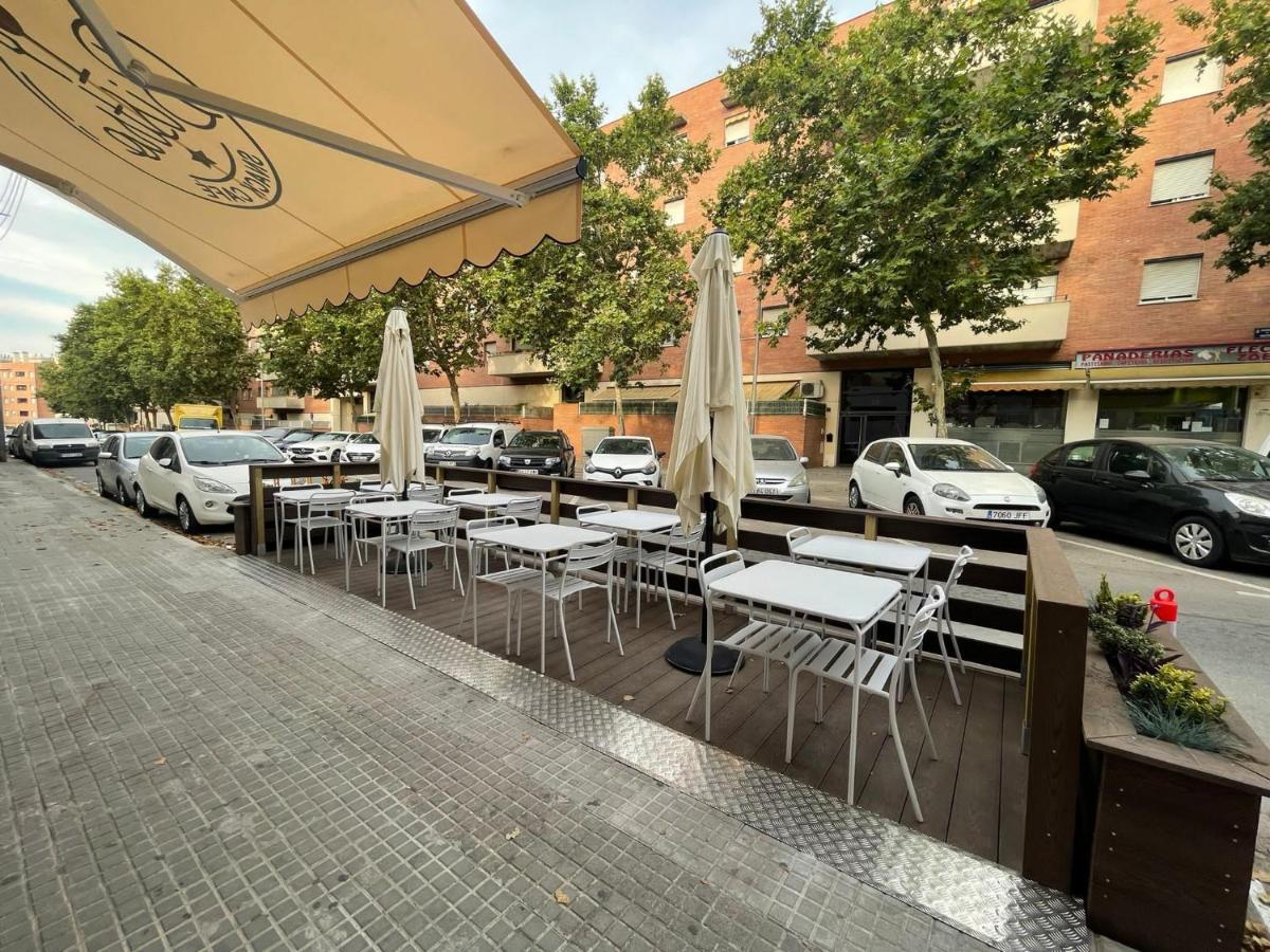 Hostal Restaurante Avenida De Madrid Terrassa Eksteriør bilde