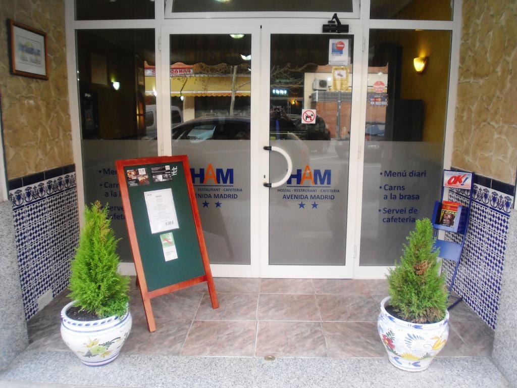 Hostal Restaurante Avenida De Madrid Terrassa Eksteriør bilde