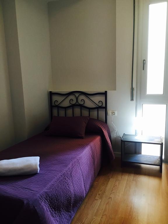 Hostal Restaurante Avenida De Madrid Terrassa Eksteriør bilde