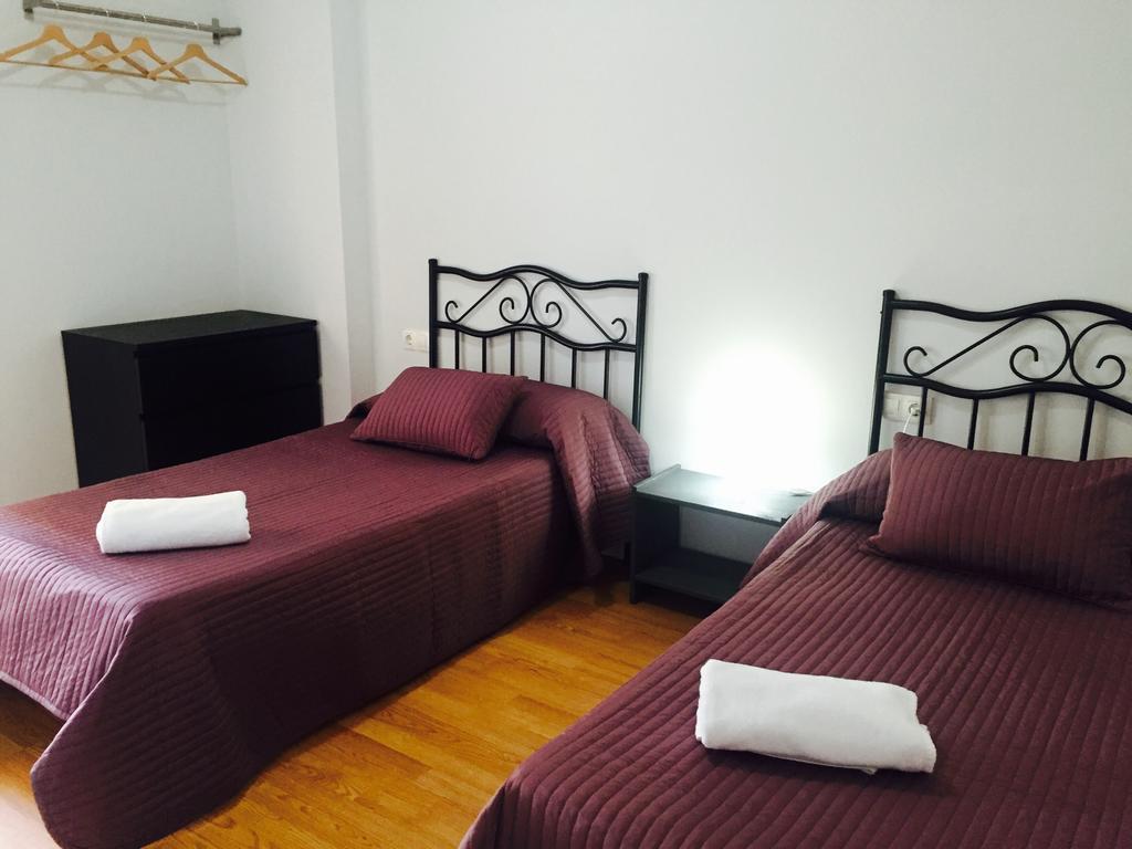 Hostal Restaurante Avenida De Madrid Terrassa Eksteriør bilde