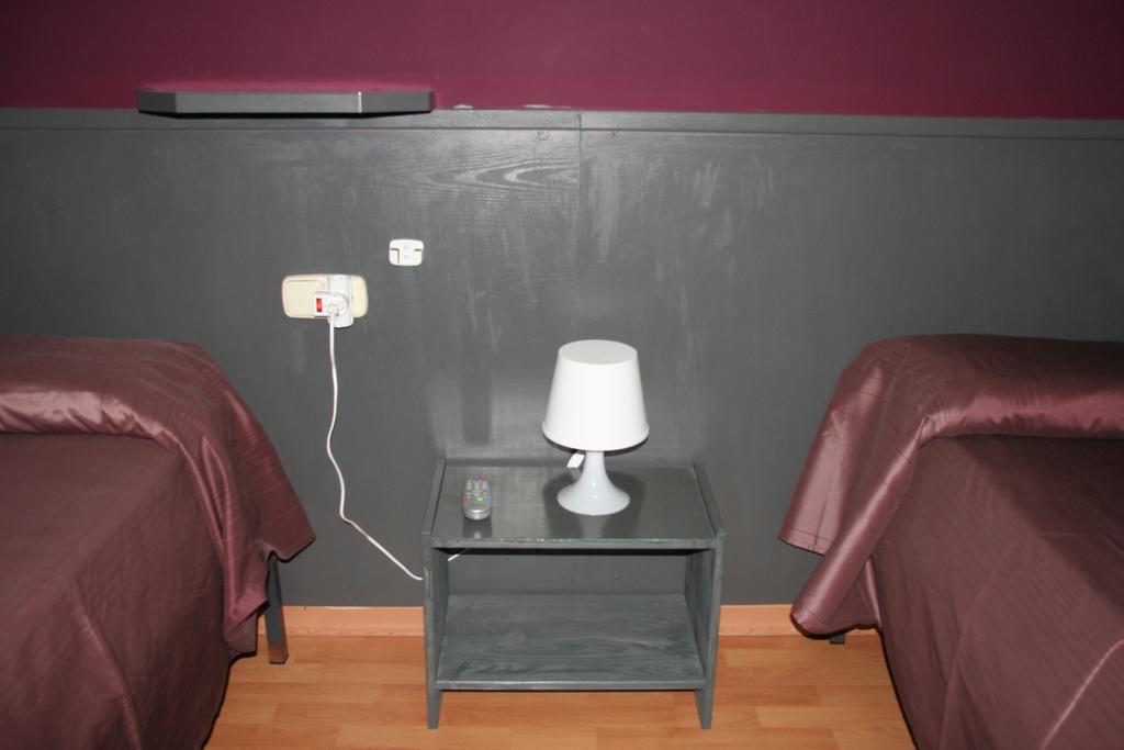 Hostal Restaurante Avenida De Madrid Terrassa Eksteriør bilde