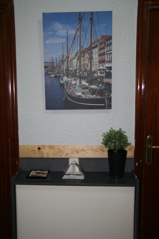 Hostal Restaurante Avenida De Madrid Terrassa Eksteriør bilde