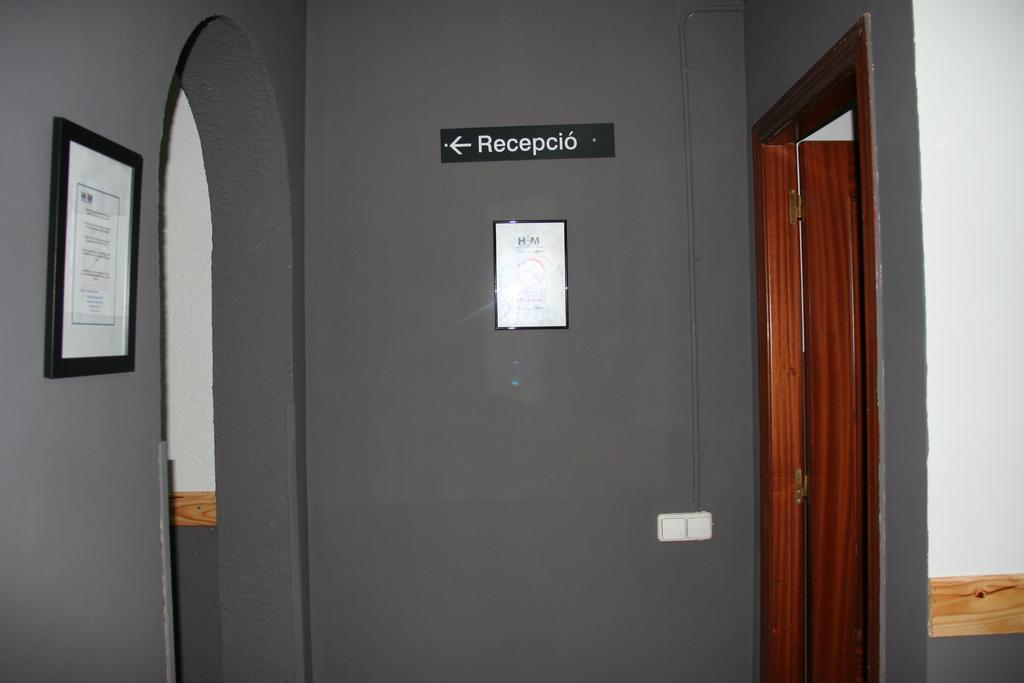 Hostal Restaurante Avenida De Madrid Terrassa Eksteriør bilde