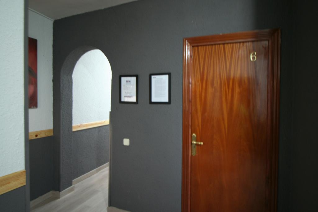 Hostal Restaurante Avenida De Madrid Terrassa Eksteriør bilde