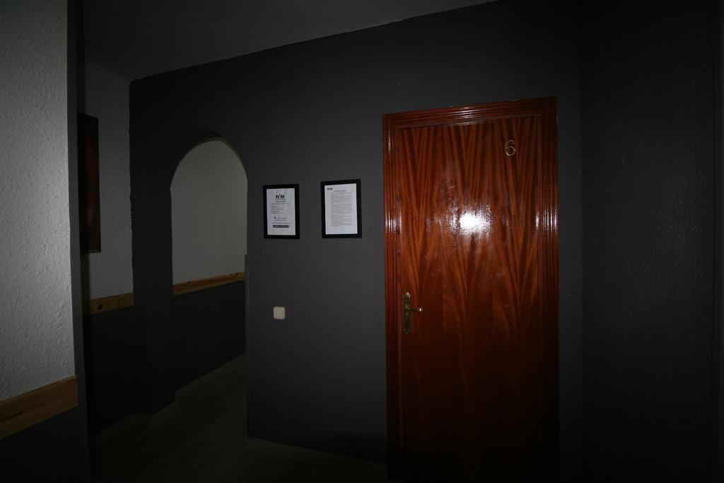 Hostal Restaurante Avenida De Madrid Terrassa Eksteriør bilde
