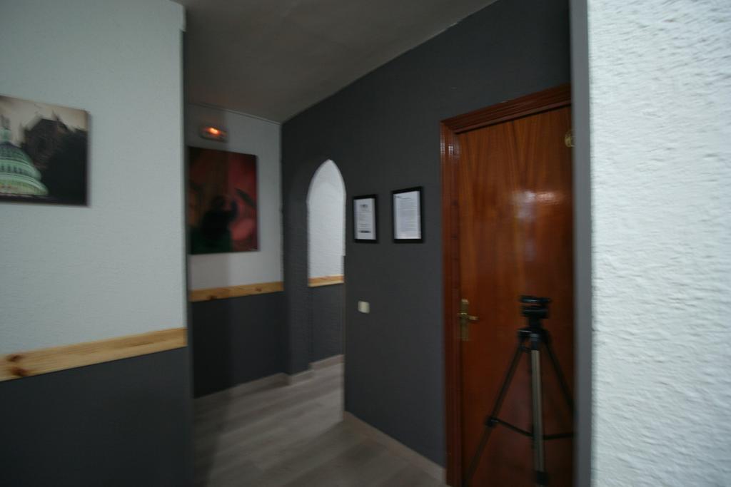 Hostal Restaurante Avenida De Madrid Terrassa Eksteriør bilde