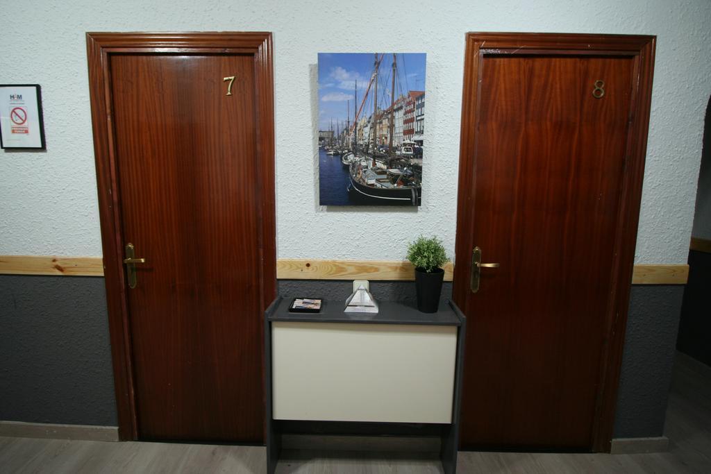 Hostal Restaurante Avenida De Madrid Terrassa Eksteriør bilde