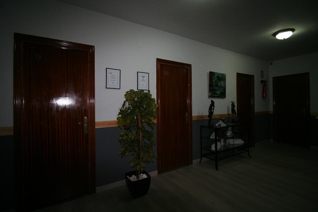 Hostal Restaurante Avenida De Madrid Terrassa Eksteriør bilde