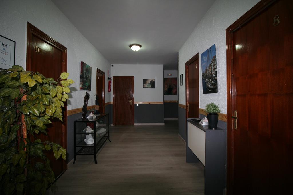 Hostal Restaurante Avenida De Madrid Terrassa Eksteriør bilde