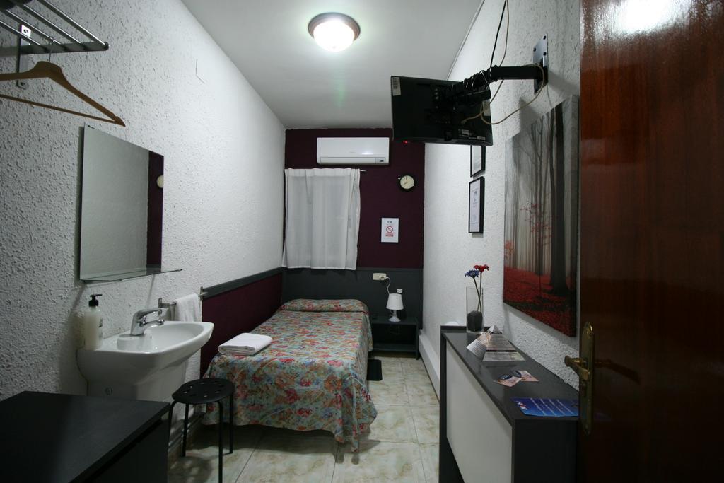 Hostal Restaurante Avenida De Madrid Terrassa Rom bilde