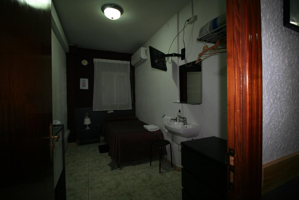 Hostal Restaurante Avenida De Madrid Terrassa Rom bilde